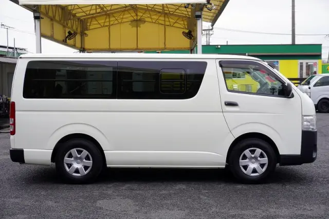 トヨタ ハイエースバン CBF-TRH200V(2WD)の写真5