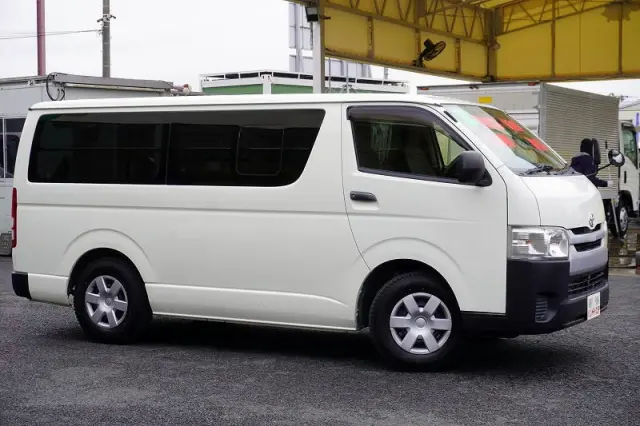 トヨタ ハイエースバン CBF-TRH200V(2WD)の写真6
