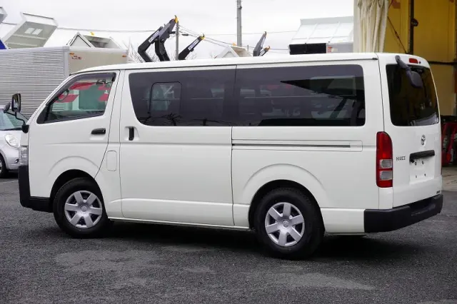 トヨタ ハイエースバン CBF-TRH200V(2WD)の写真7