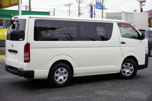 トヨタ ハイエースバン CBF-TRH200V(2WD)の写真8