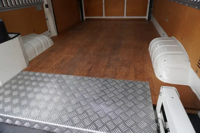 トヨタ ハイエースバン CBF-TRH200V(2WD)の写真18