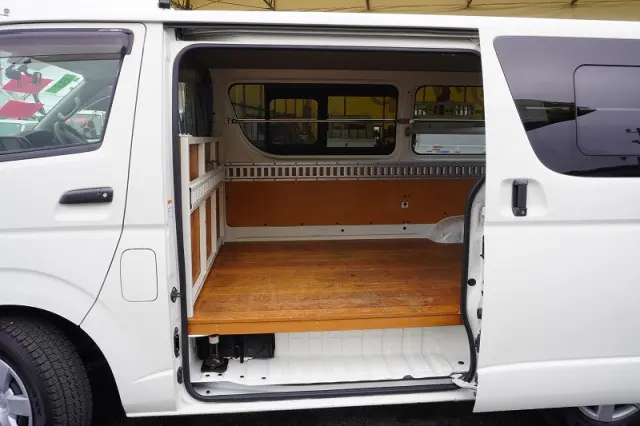 トヨタ ハイエースバン CBF-TRH200V(2WD)の写真28