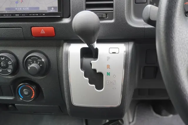 トヨタ ハイエースバン CBF-TRH200V(2WD)の写真30