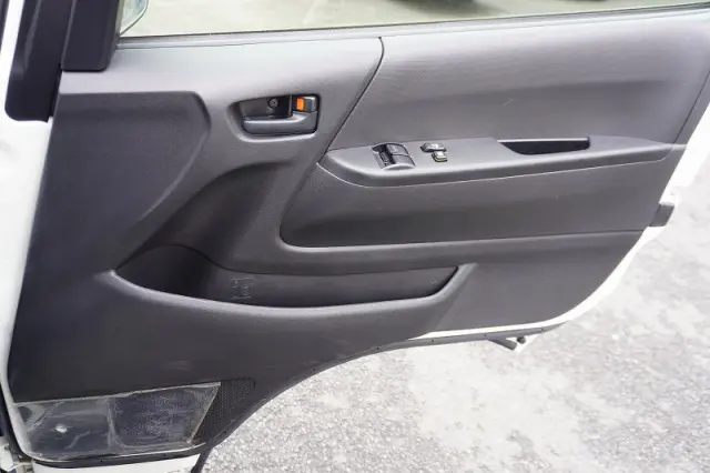 トヨタ ハイエースバン CBF-TRH200V(2WD)の写真35