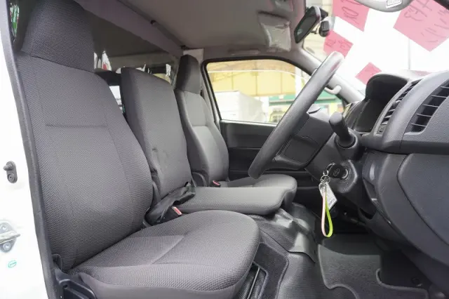 トヨタ ハイエースバン CBF-TRH200V(2WD)の写真36