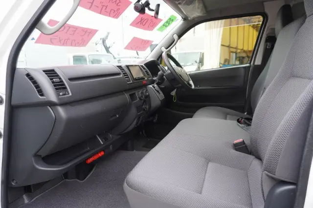 トヨタ ハイエースバン CBF-TRH200V(2WD)の写真38