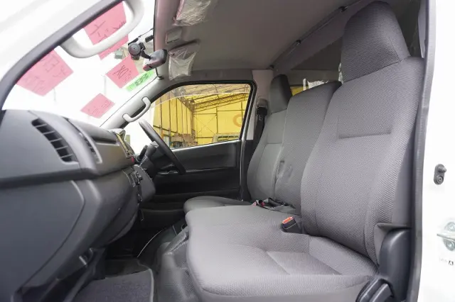 トヨタ ハイエースバン CBF-TRH200V(2WD)の写真39