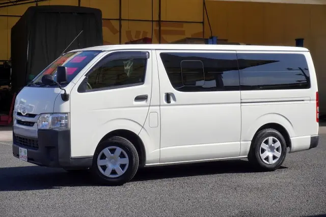トヨタ ハイエースバン CBF-TRH200V(2WD)の写真1