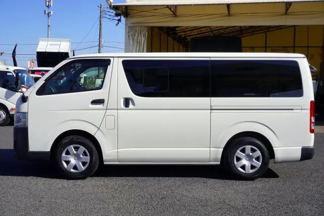 トヨタ ハイエースバン CBF-TRH200V(2WD)の写真3
