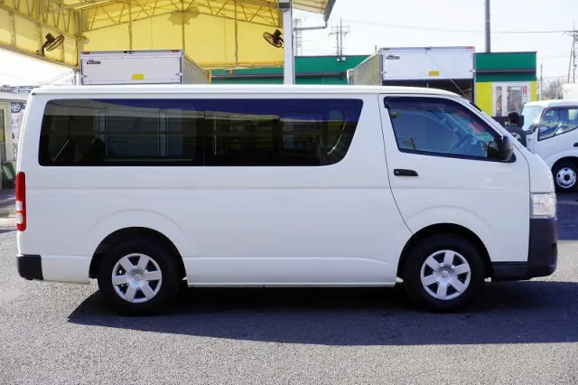トヨタ ハイエースバン CBF-TRH200V(2WD)の写真5
