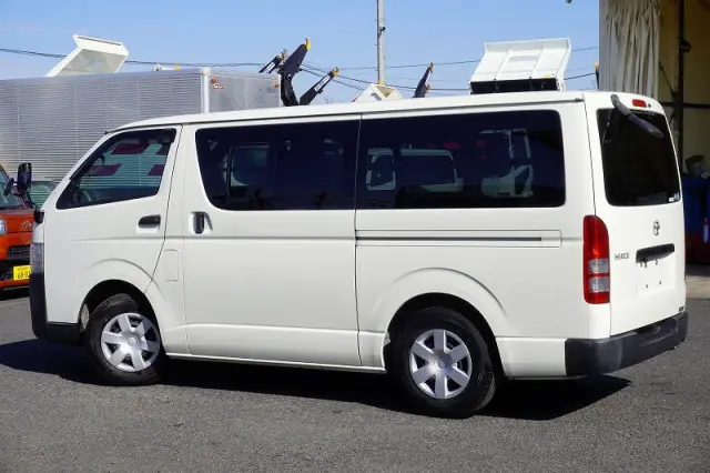 トヨタ ハイエースバン CBF-TRH200V(2WD)の写真7