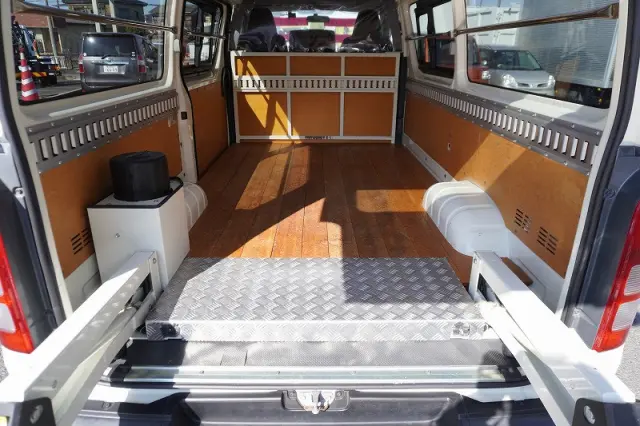 トヨタ ハイエースバン CBF-TRH200V(2WD)の写真16