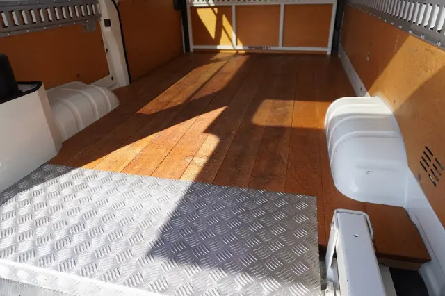 トヨタ ハイエースバン CBF-TRH200V(2WD)の写真18