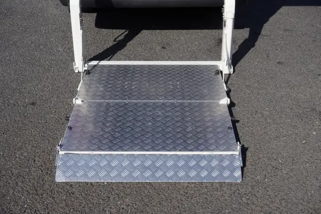 トヨタ ハイエースバン CBF-TRH200V(2WD)の写真19