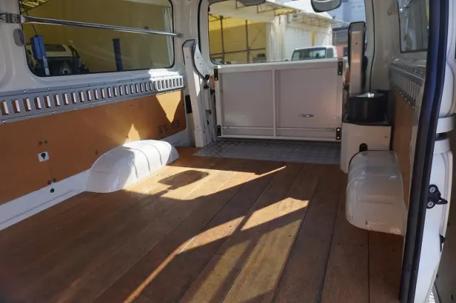 トヨタ ハイエースバン CBF-TRH200V(2WD)の写真25