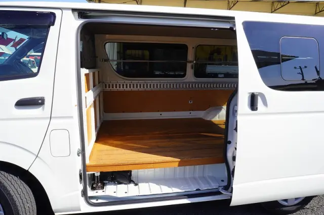トヨタ ハイエースバン CBF-TRH200V(2WD)の写真27