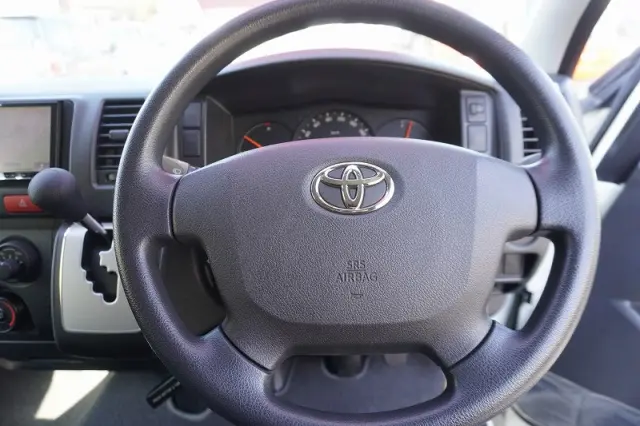 トヨタ ハイエースバン CBF-TRH200V(2WD)の写真28