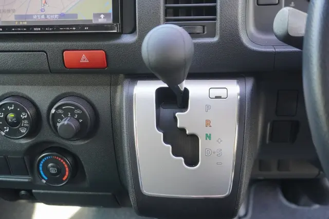 トヨタ ハイエースバン CBF-TRH200V(2WD)の写真29