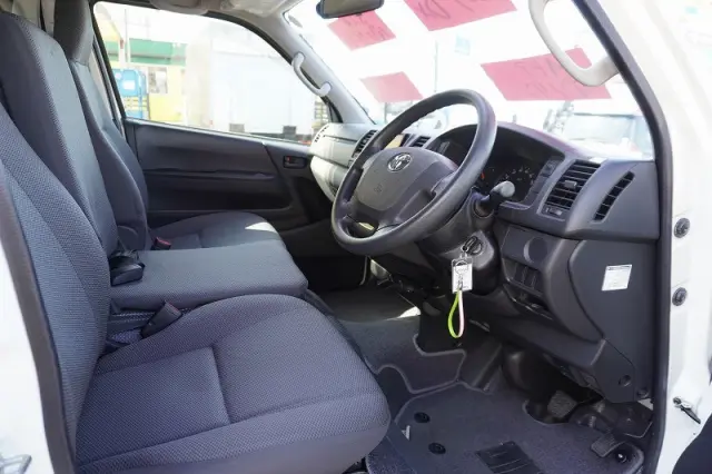 トヨタ ハイエースバン CBF-TRH200V(2WD)の写真34