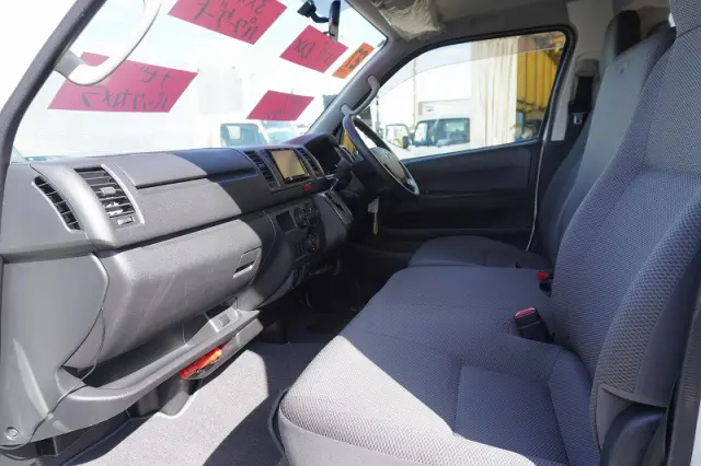 トヨタ ハイエースバン CBF-TRH200V(2WD)の写真35