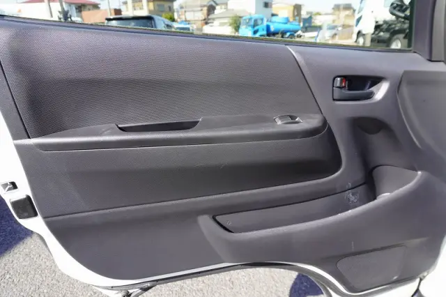 トヨタ ハイエースバン CBF-TRH200V(2WD)の写真37