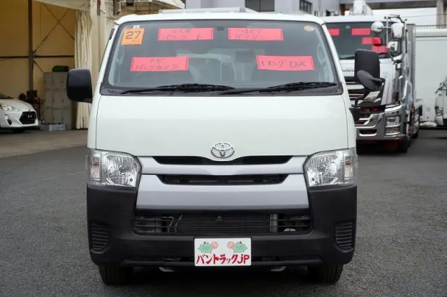 トヨタ ハイエースバン CBF-TRH200V(2WD)の写真2