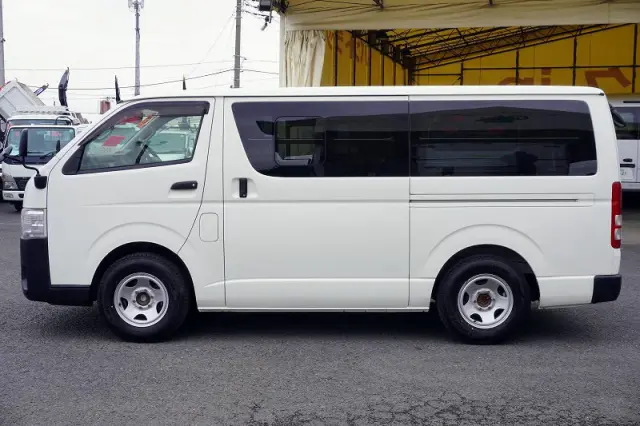 トヨタ ハイエースバン CBF-TRH200V(2WD)の写真3