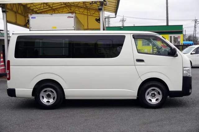 トヨタ ハイエースバン CBF-TRH200V(2WD)の写真5
