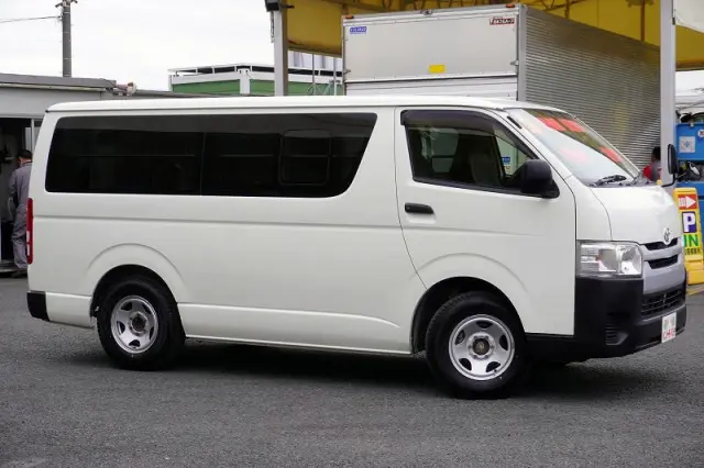 トヨタ ハイエースバン CBF-TRH200V(2WD)の写真6