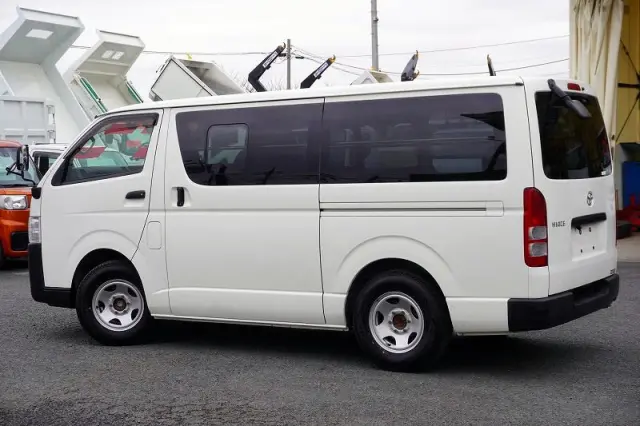 トヨタ ハイエースバン CBF-TRH200V(2WD)の写真7