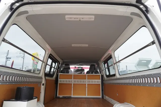 トヨタ ハイエースバン CBF-TRH200V(2WD)の写真17
