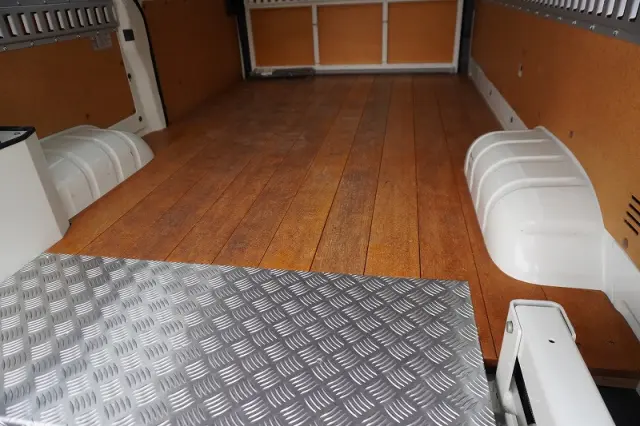 トヨタ ハイエースバン CBF-TRH200V(2WD)の写真18