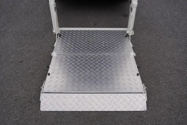 トヨタ ハイエースバン CBF-TRH200V(2WD)の写真19