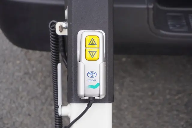 トヨタ ハイエースバン CBF-TRH200V(2WD)の写真20