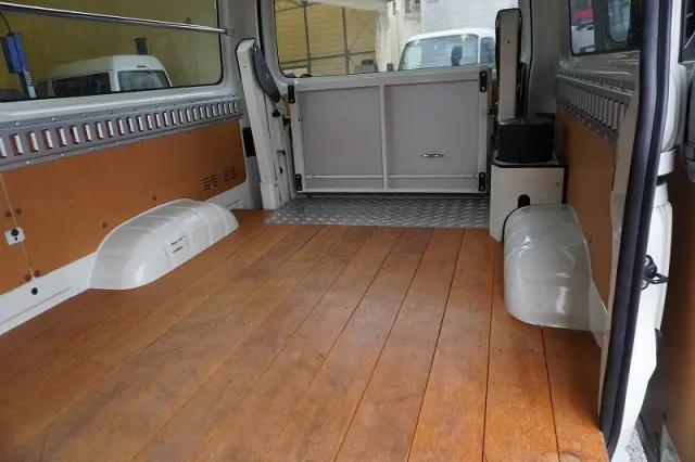 トヨタ ハイエースバン CBF-TRH200V(2WD)の写真25