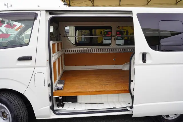 トヨタ ハイエースバン CBF-TRH200V(2WD)の写真28