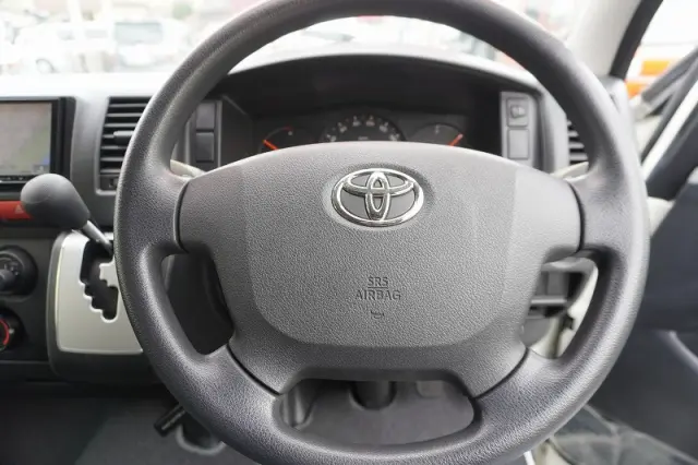 トヨタ ハイエースバン CBF-TRH200V(2WD)の写真29