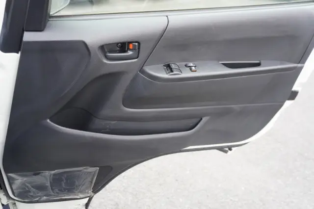 トヨタ ハイエースバン CBF-TRH200V(2WD)の写真34