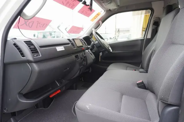 トヨタ ハイエースバン CBF-TRH200V(2WD)の写真37