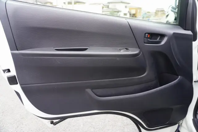トヨタ ハイエースバン CBF-TRH200V(2WD)の写真39