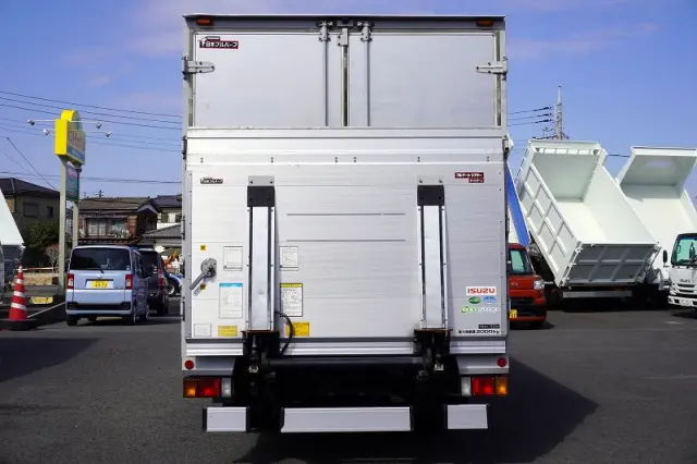 いすゞ エルフ TRG-NPR85AN(2WD)の写真4