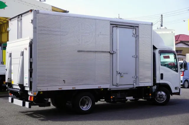 いすゞ エルフ TRG-NPR85AN(2WD)の写真8