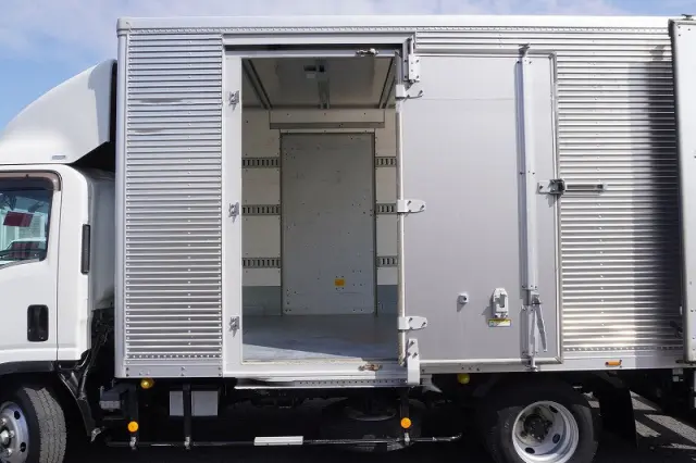 いすゞ エルフ TRG-NPR85AN(2WD)の写真19