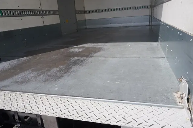 いすゞ エルフ TRG-NPR85AN(2WD)の写真24