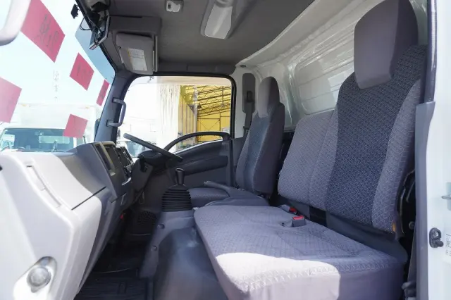 いすゞ エルフ TRG-NPR85AN(2WD)の写真45