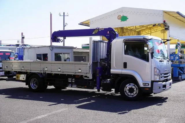 いすゞ フォワード 2RG-FTR90U2(2WD)の写真6