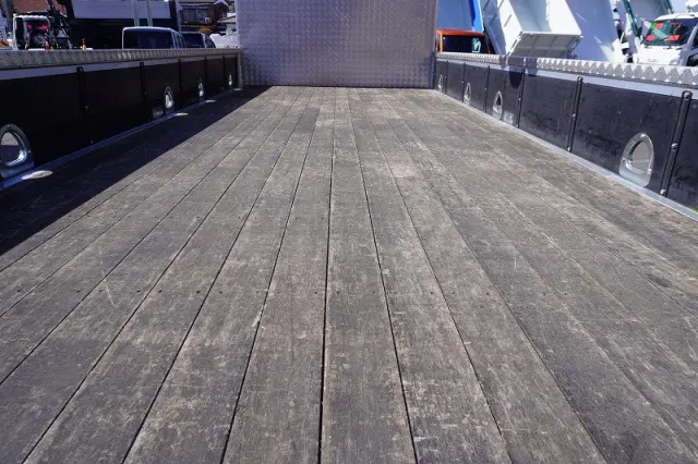 いすゞ フォワード 2RG-FTR90U2(2WD)の写真18