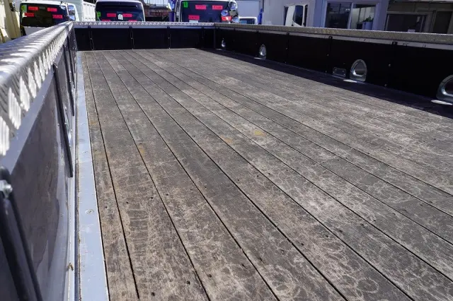 いすゞ フォワード 2RG-FTR90U2(2WD)の写真22