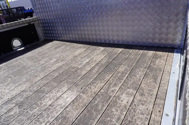 いすゞ フォワード 2RG-FTR90U2(2WD)の写真23