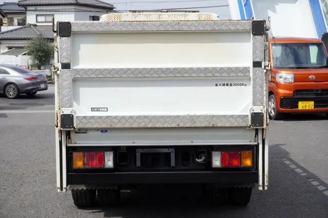 いすゞ エルフ TRG-NKR85A(2WD)の写真4